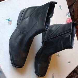 Rockport Black Leather Men's AnkleZipper  Boots. Size 10.5